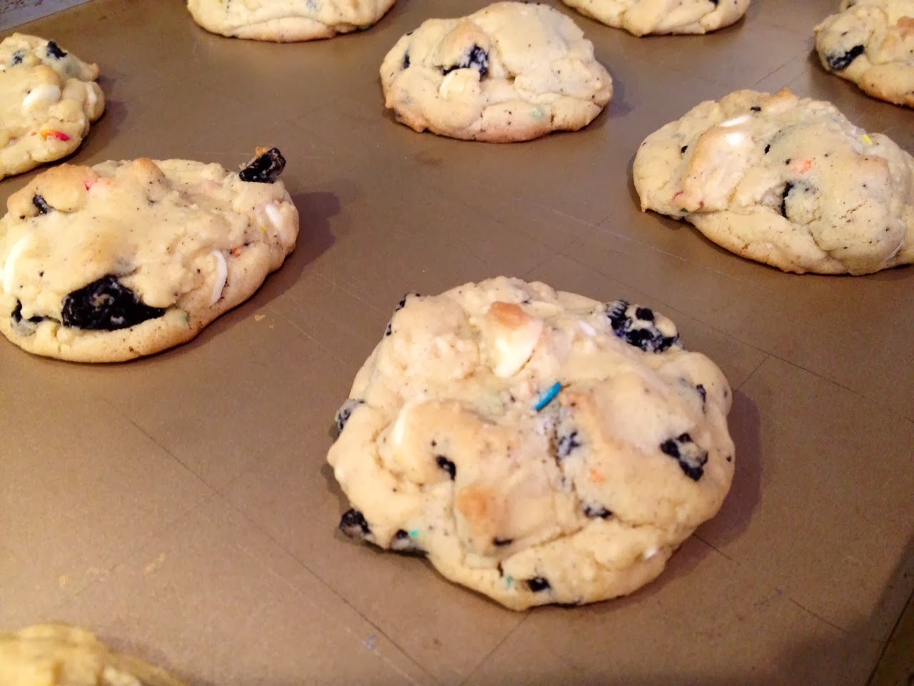 Pineapple Grass Cookies 'n Cream Cake Batter Cookies