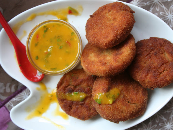 Crab Cakes with Mango Dipping Sauce