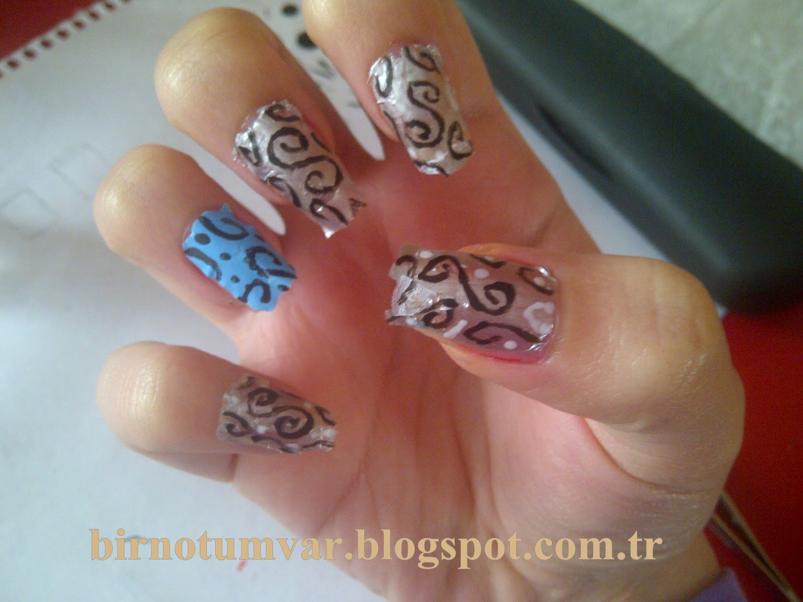Bir Notum Var Takma Oje Nasil Yapilir Yagli Kagit Ile Tirnak Tasarimi Nasil Yapilir Tirnak Tasarimlarim 22 Nailart