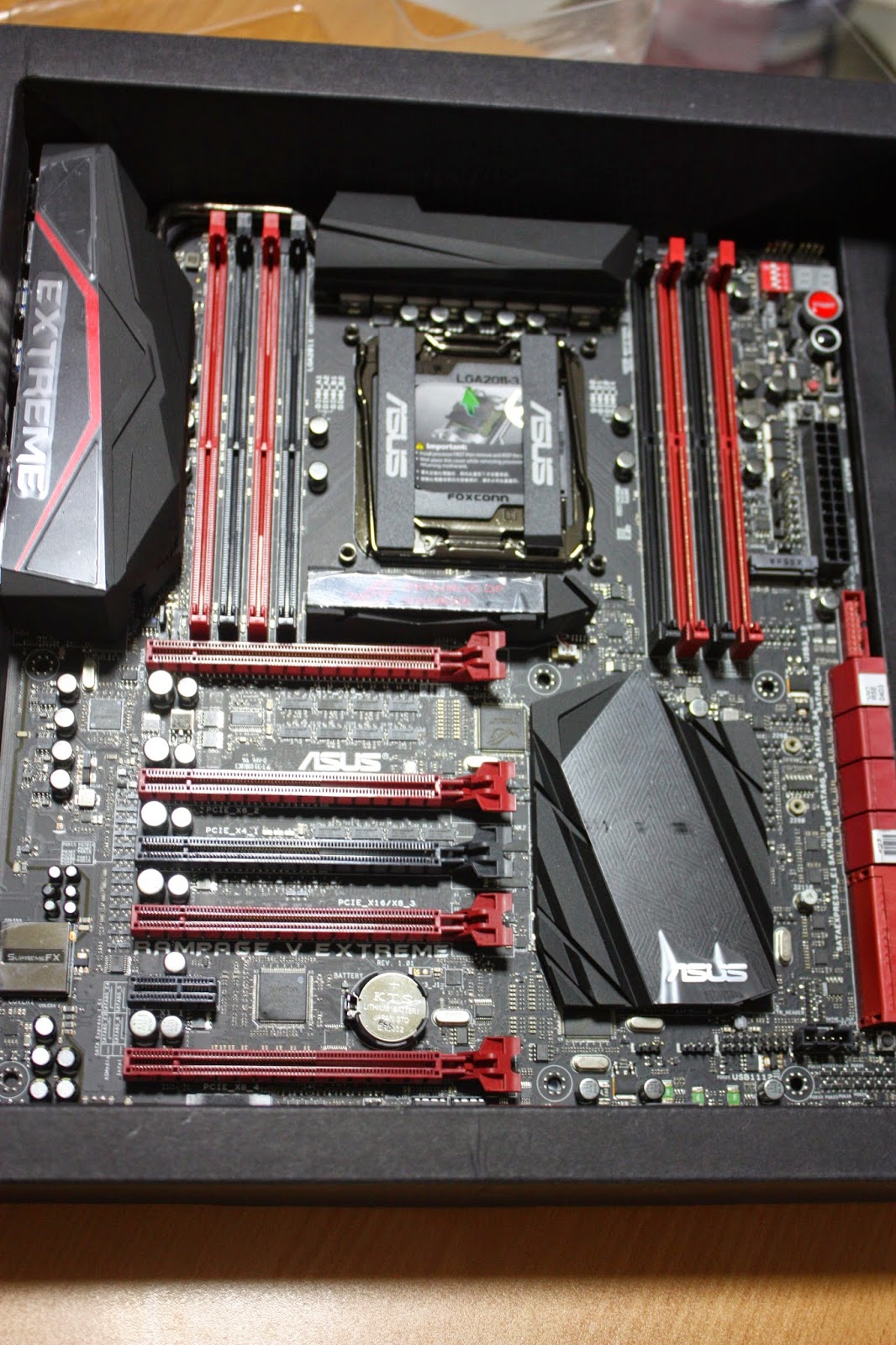 First Look At Asus Rampage V Extreme Motherboard