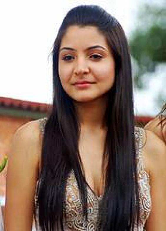 anushka sharma hight