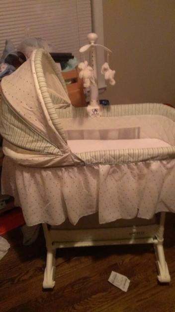 delta bassinet vibrate
