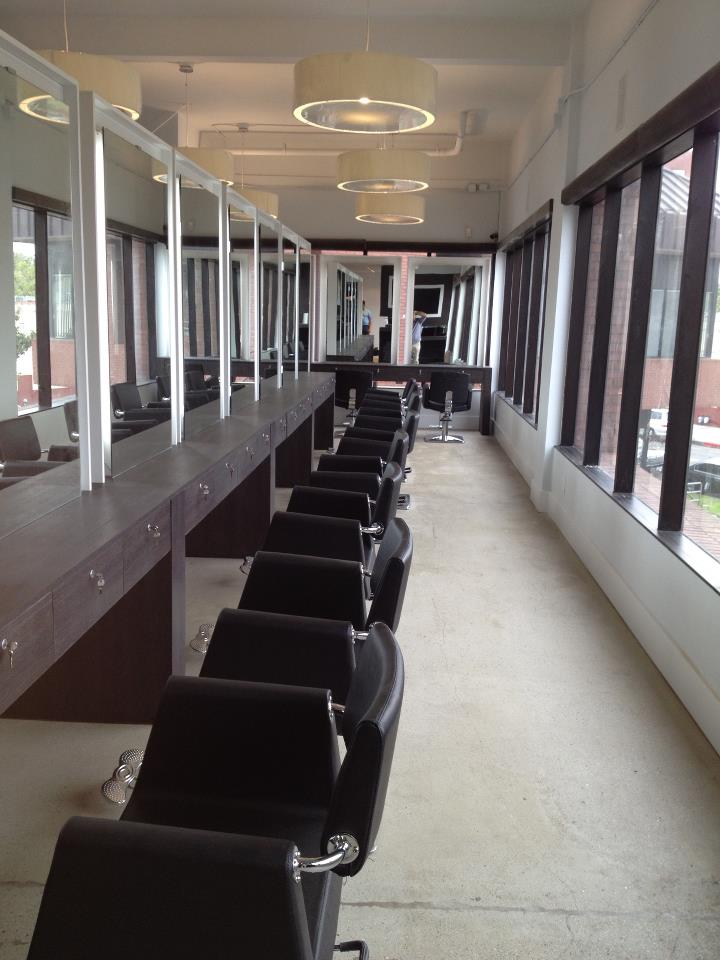 The Curvy Blonde ByuTi Brings its Luxury Salon to Brentwood