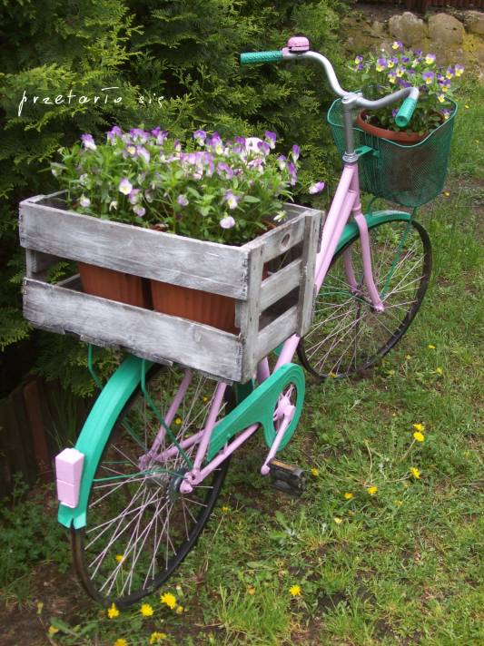 przetarło się: Rowerowy kwietnik, poziomkowy gąszcz