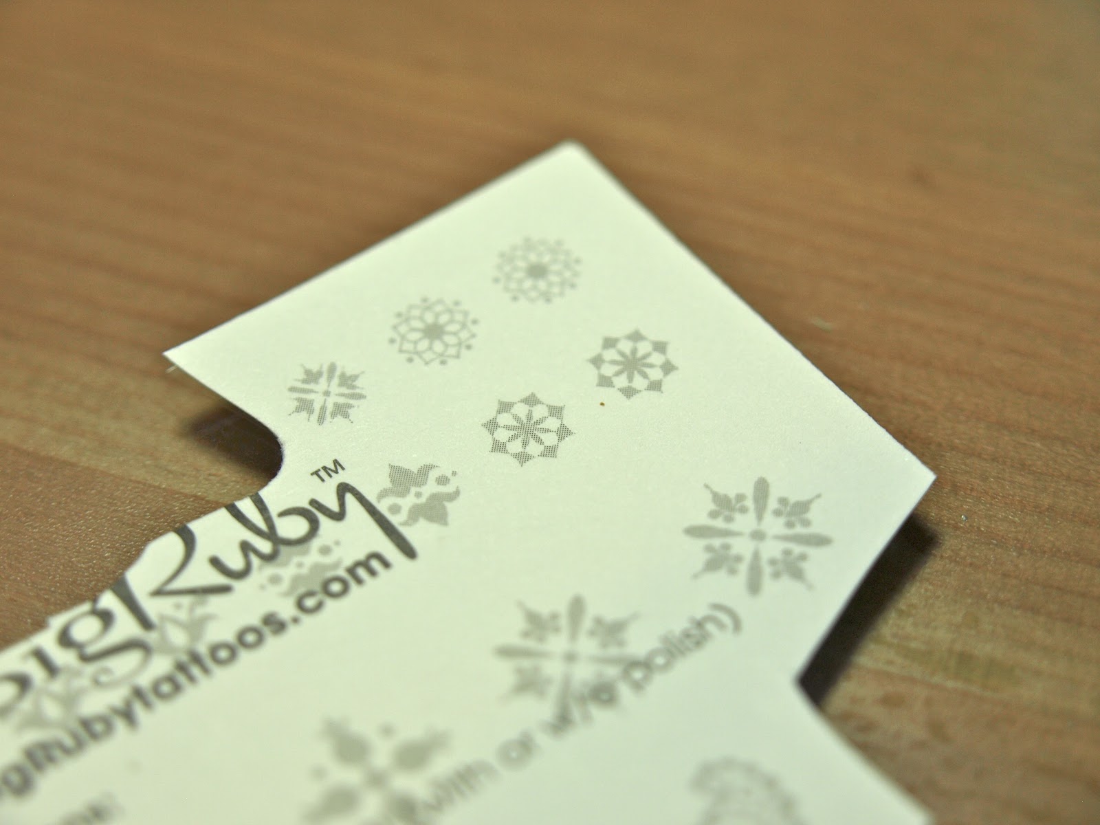 Henna Nails: Manicure Featuring bigRuby Henna Nail Tattoos | The Happy