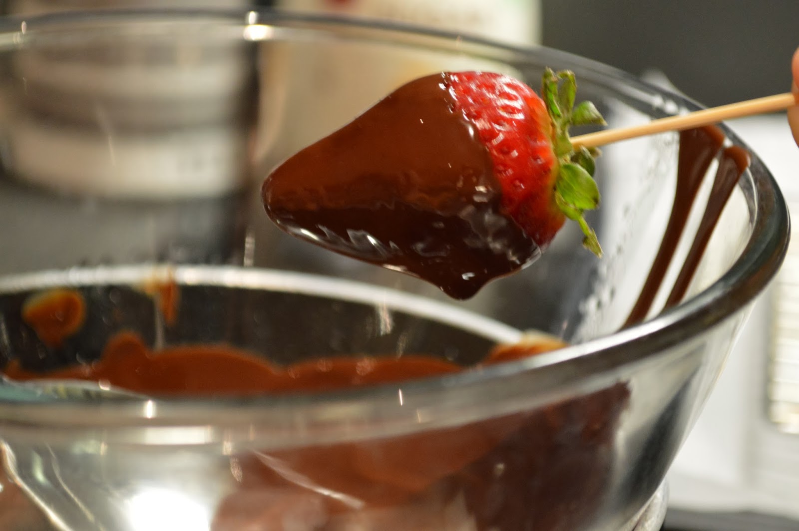 Chocolate covered strawberries Simple and Easy Dessert