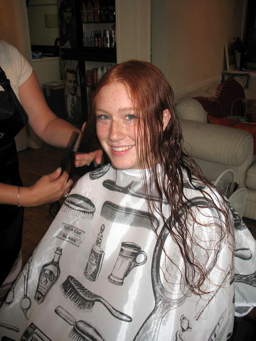 barber girl cape