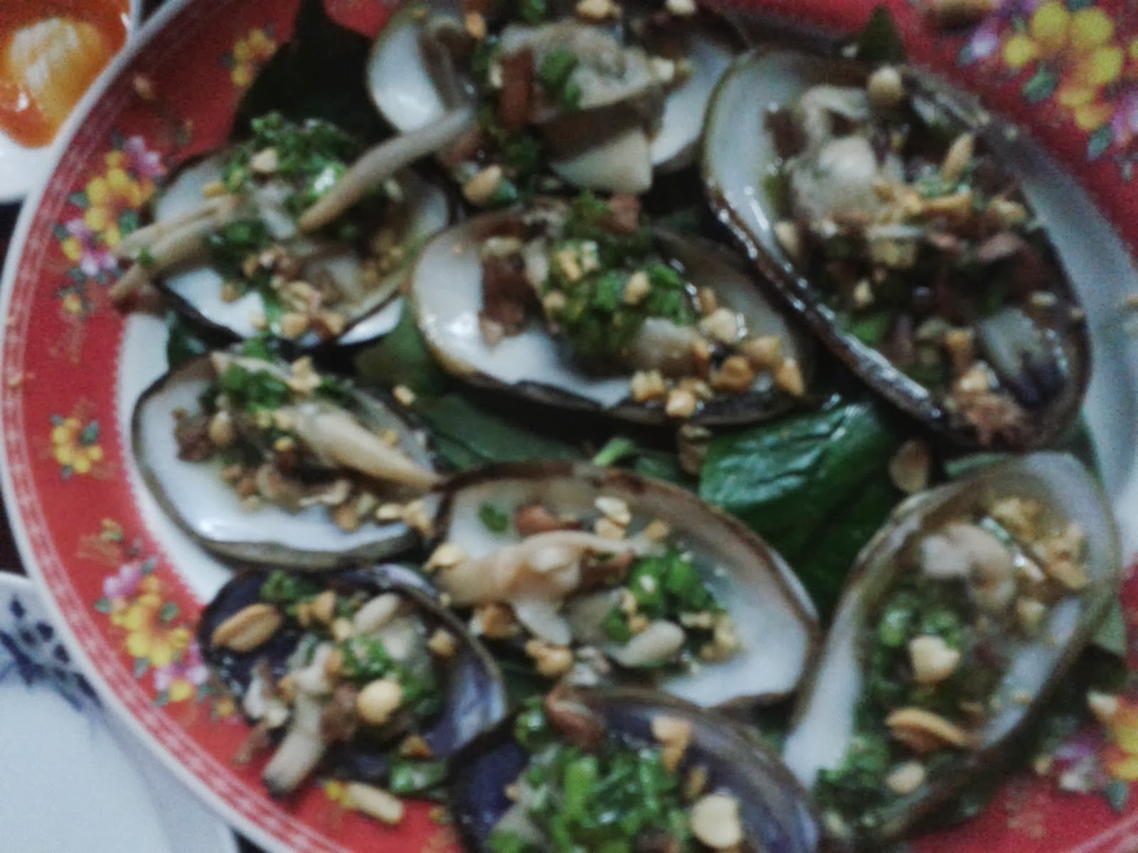 eating Oyster in Vietnamese style