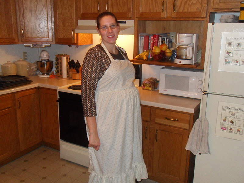 Simple Joy Crafting Frilly Apron for a Pregnant Belly