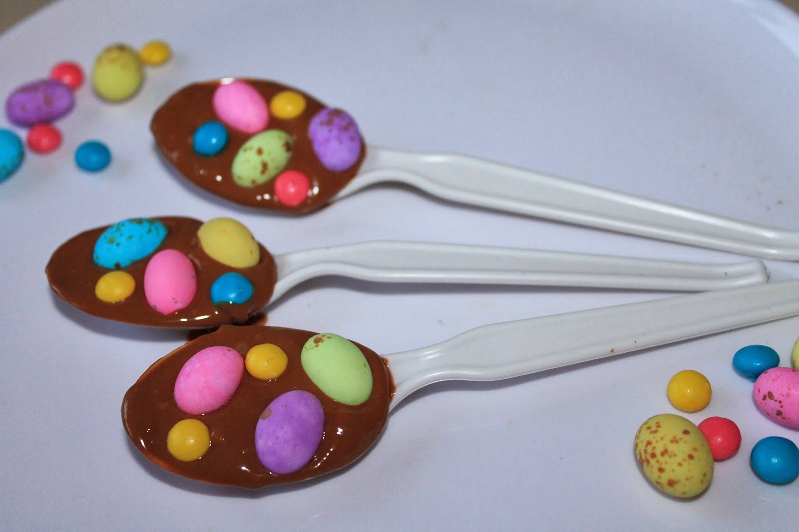 MakingMamaMagic Easter Chocolate Spoons