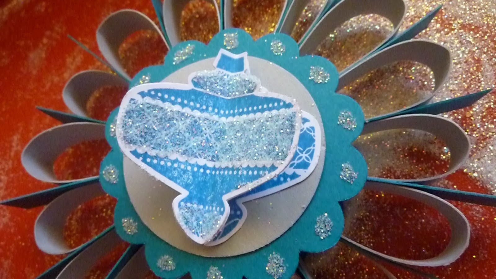 Crafty Cow Creations: simple paper christmas decorations