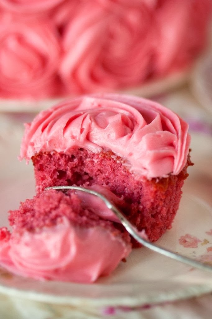 How to make Yummy Strawberry cupcakes How to make Yummy Strawberry cupcakes