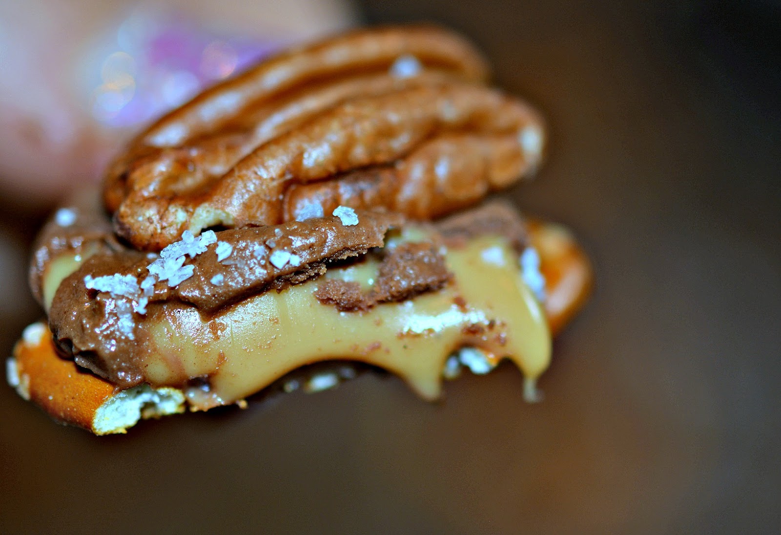 ROLO PECAN PRETZEL BITESA MUST FOR YOUR CHRISTMAS PLATTERS!! Hugs