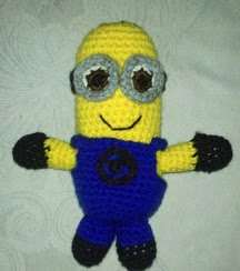 http://crocheteandoconimaginacion.blogspot.com.es/2014/03/minion-amigurumi.html