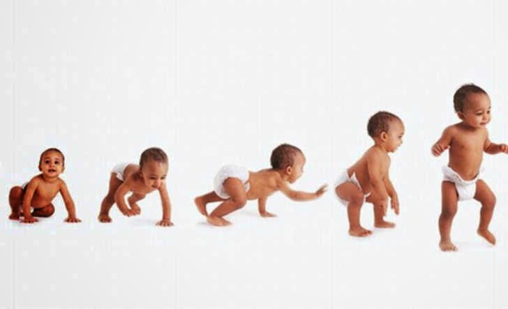 muñeca que gatea y camina