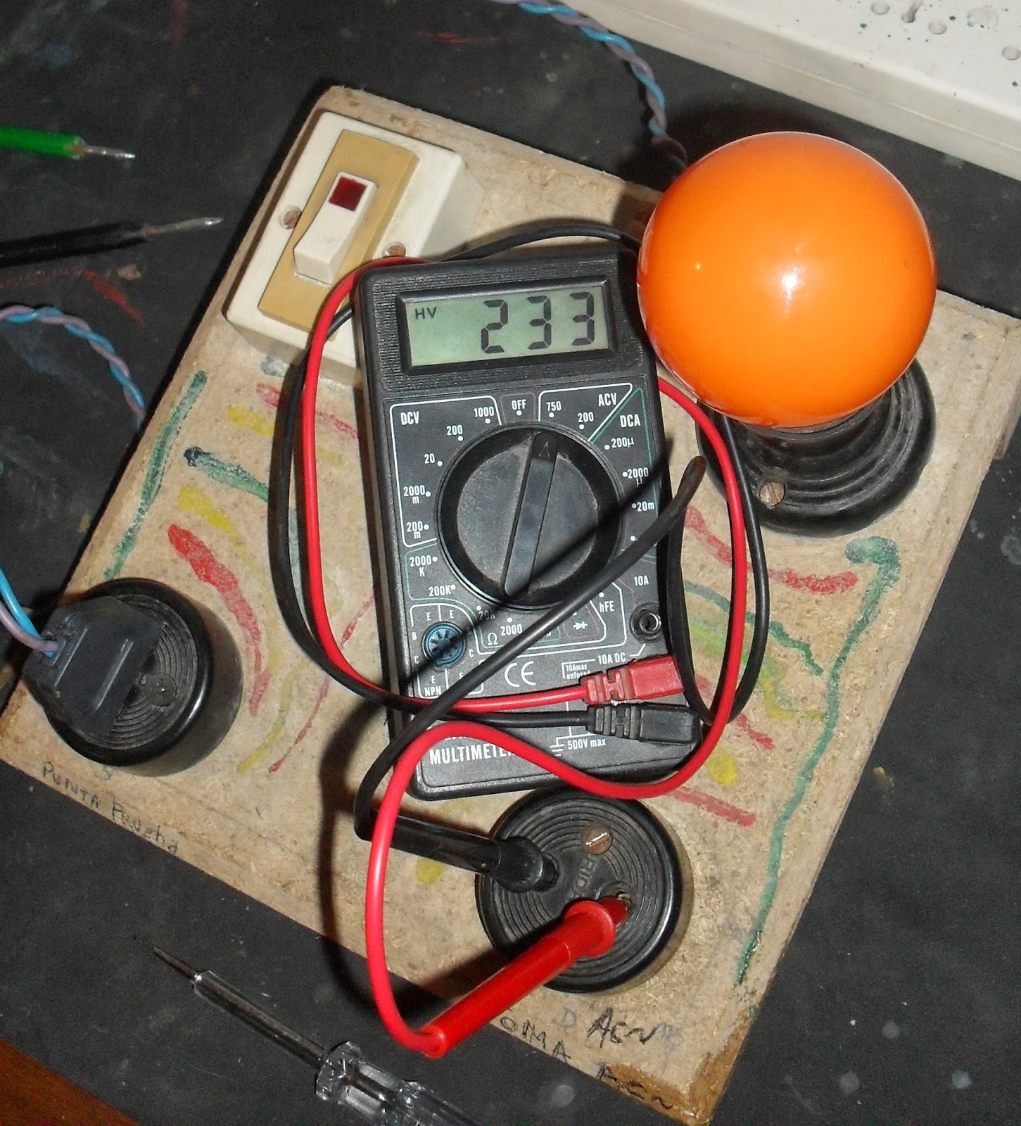 Construye Tu Tablero de Pruebas . Taller de Electricidad del Colegio