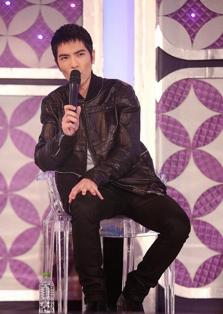 Taiwanese singer Jam Hsiao performs for "Salute to Teachers" China