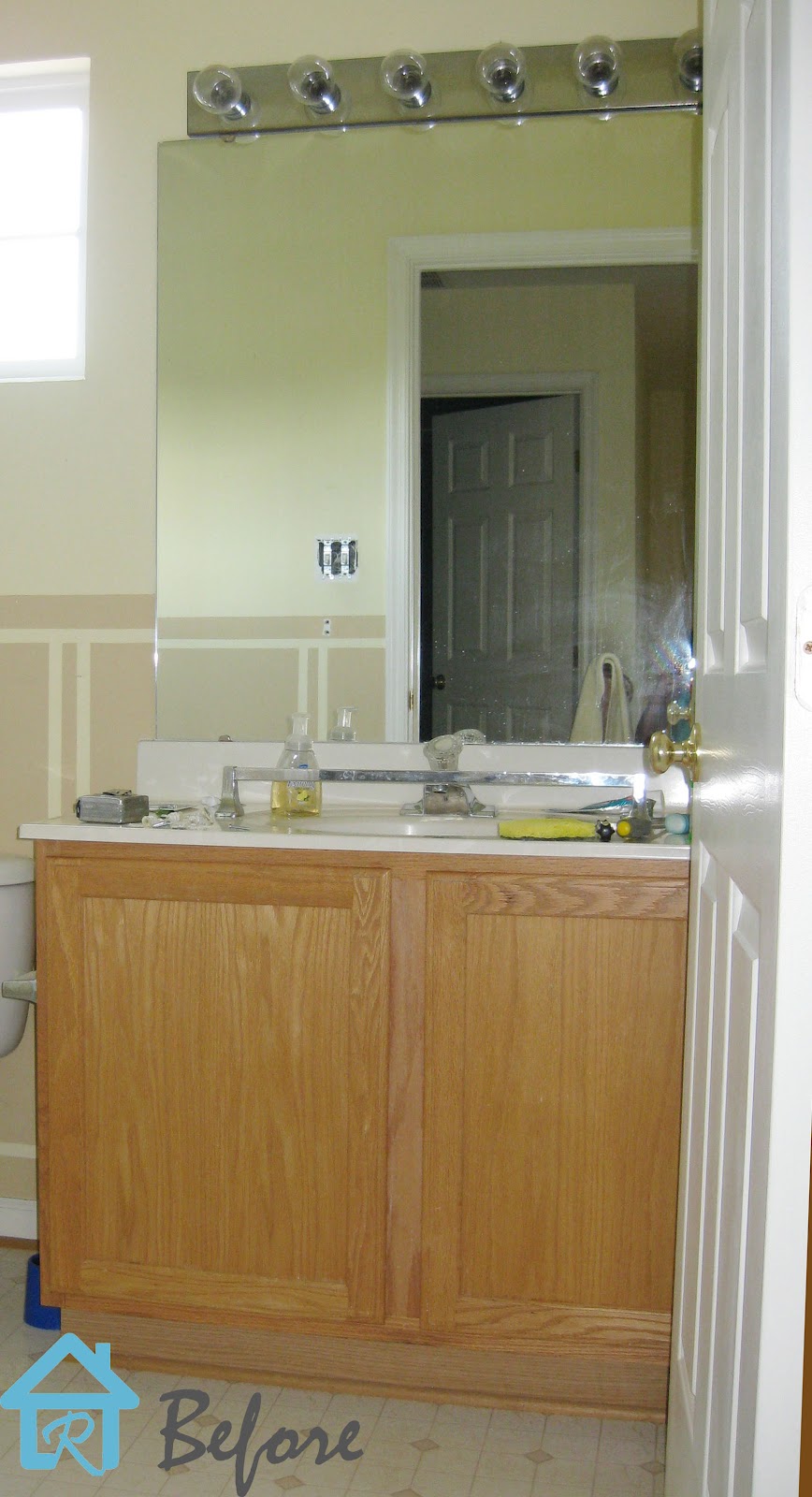 Builder's Grade Vanity Revamp! Remodelando la Casa