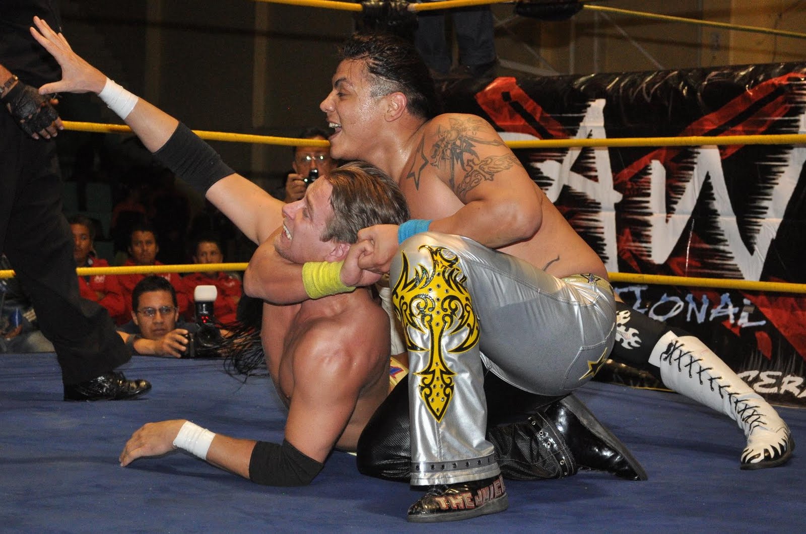 ESTRELLAS DEL RING. TRIUNFAL PRESENTACION DE JIMMY WANG YANG