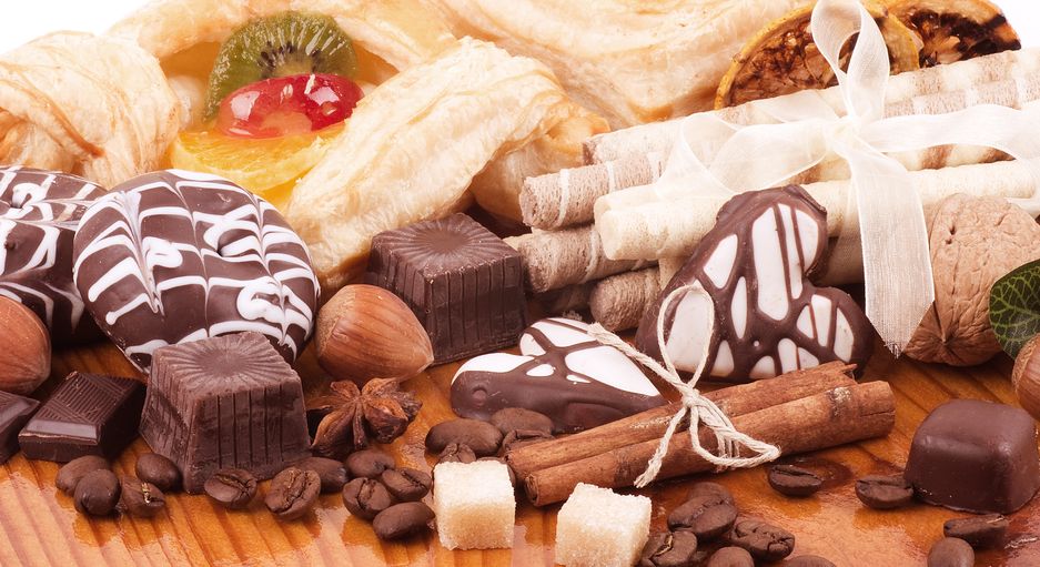 BANCO DE IMÁGENES Delicioso postre de chocolates con crema de avellanas