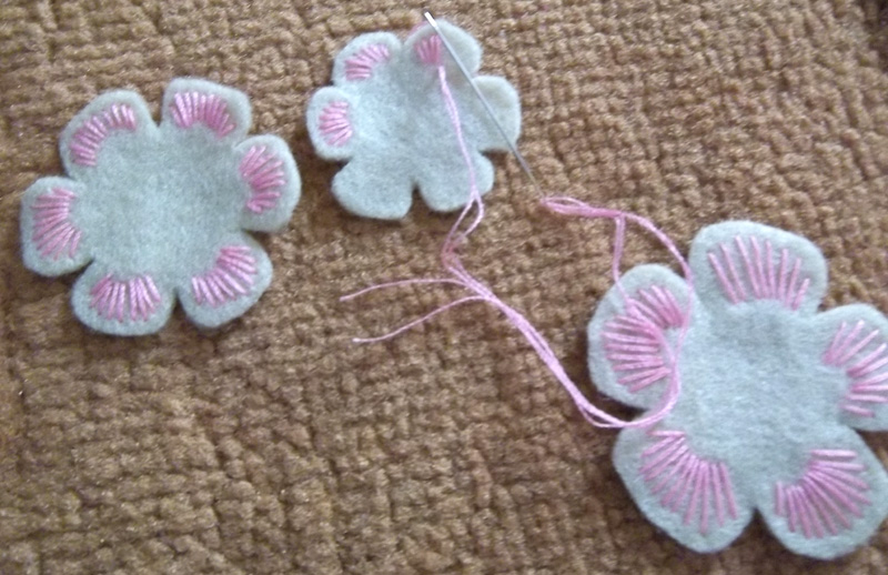 How To Make Felt Flower Brooch Nimble Fingers Zone