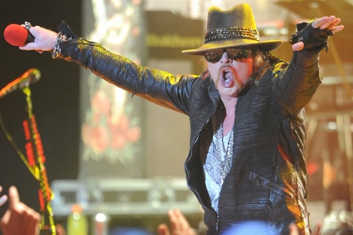 Former Guns N' Roses Guitarist Slash to Perform in India