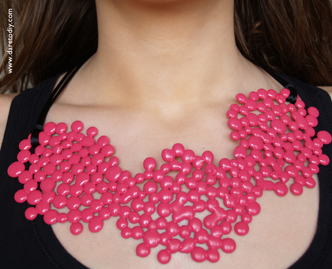Dare to DIY in English DIY project make an XL necklace with a hot