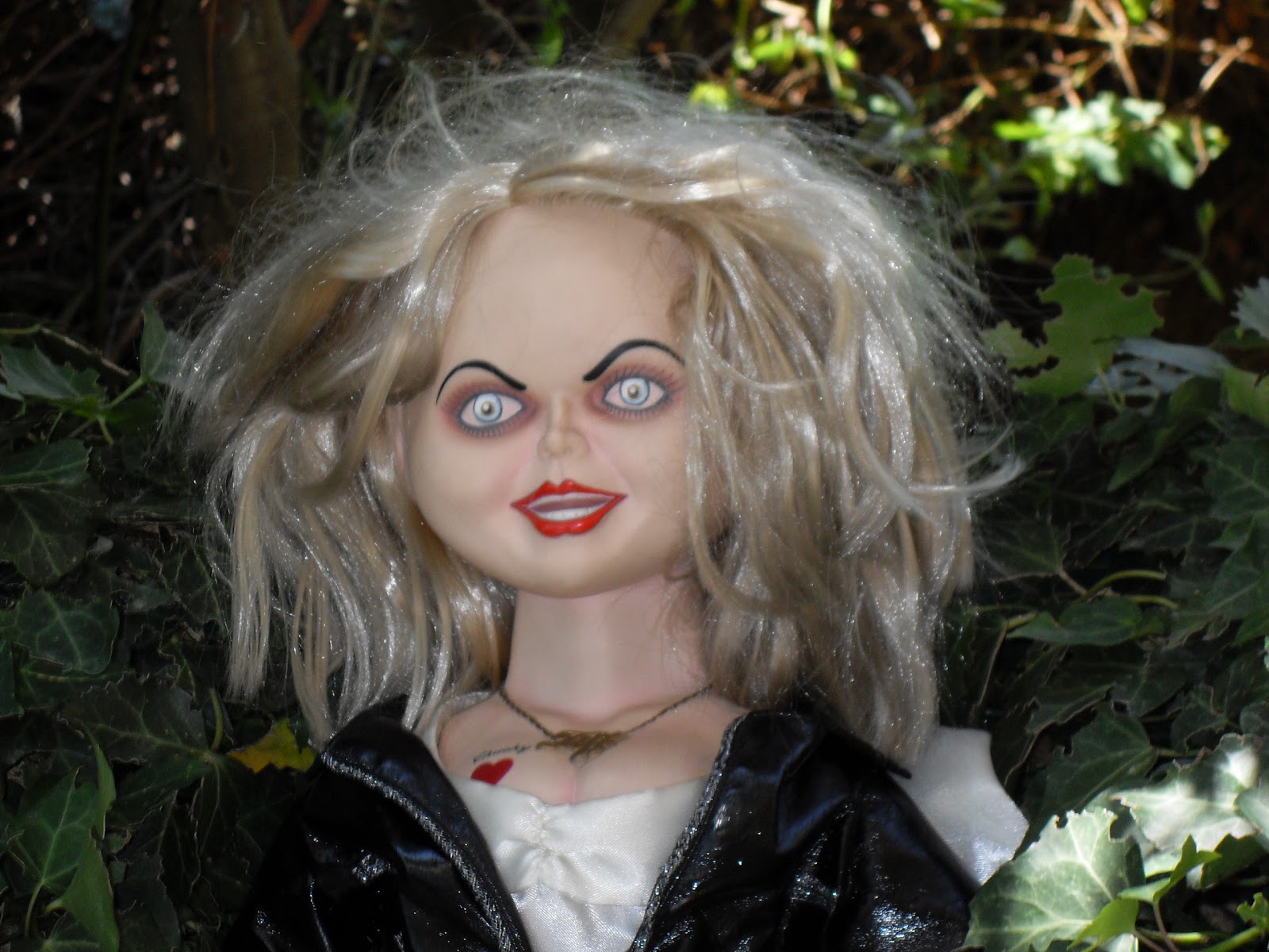 Pupaprinzessin: Muñecas terroríficas:Tiffany, la novia de Chucky.Con ella inauguro una sección totalmente distinta: la de muñecas que dan miedo.