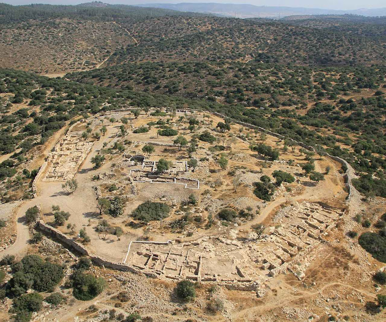 As ruínas de Khirbet Qeiyafa são do tempo de Davi. As ruínas de Khirbet Qeiyafa são do tempo de Davi.