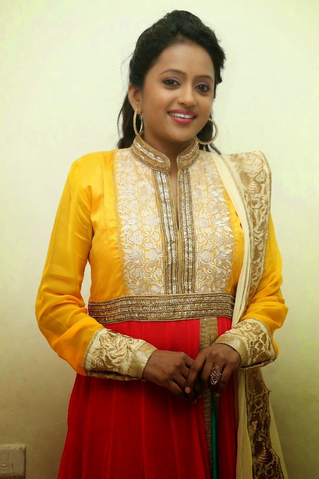 Anchor Suma Latest Photos Cine Gallery Home of Bollywood, Tollywood