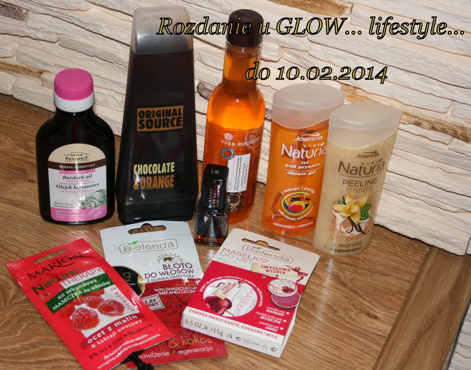 http://glowlifestyle.blogspot.com/2014/01/pierwsze-blogowe-rozdanie-zapraszam.html