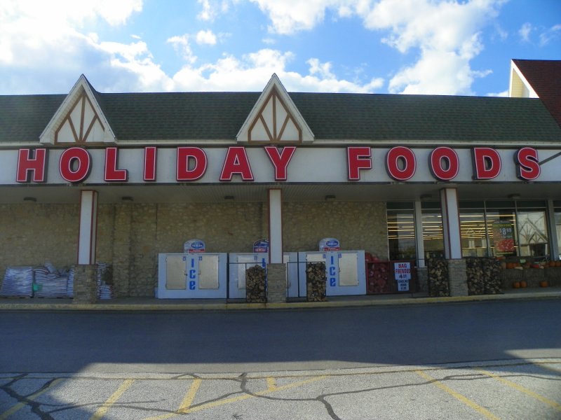 Christmas indiana round claus santa Sarah Afshar: Santa Claus, Indiana