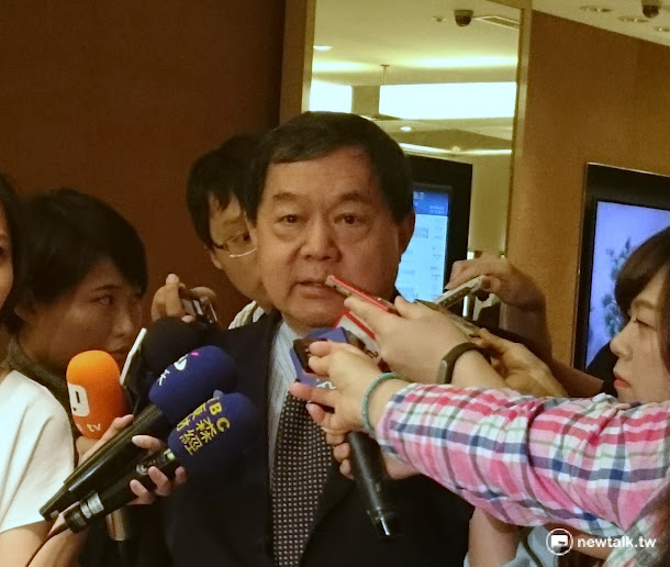 徐旭東說,「有理的意見我聽,再去分析對不對。」但如果是不對的,我也沒辦法接受。有不同的意見很正常,我會學習包涵。 徐旭東說,「有理的意見我聽,再去分析對不對。」但如果是不對的,我也沒辦法接受。有不同的意見很正常,我會學習包涵。