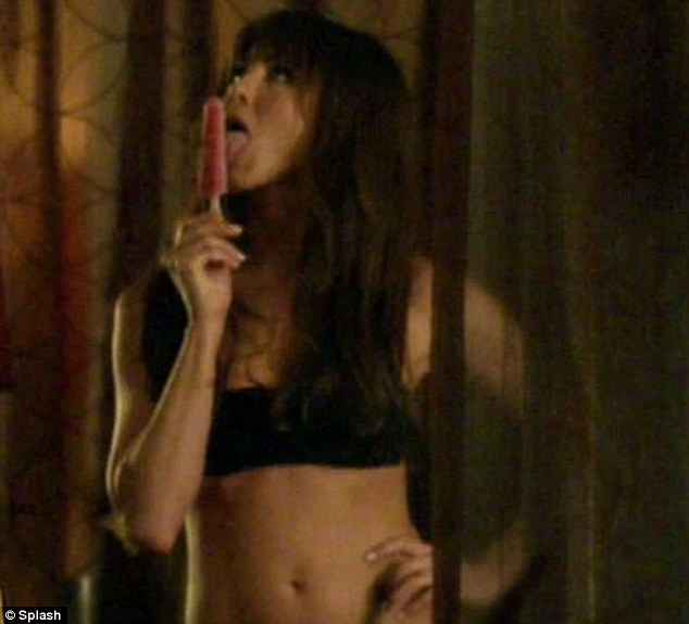Jennifer Aniston strips down to her underwear for new movie