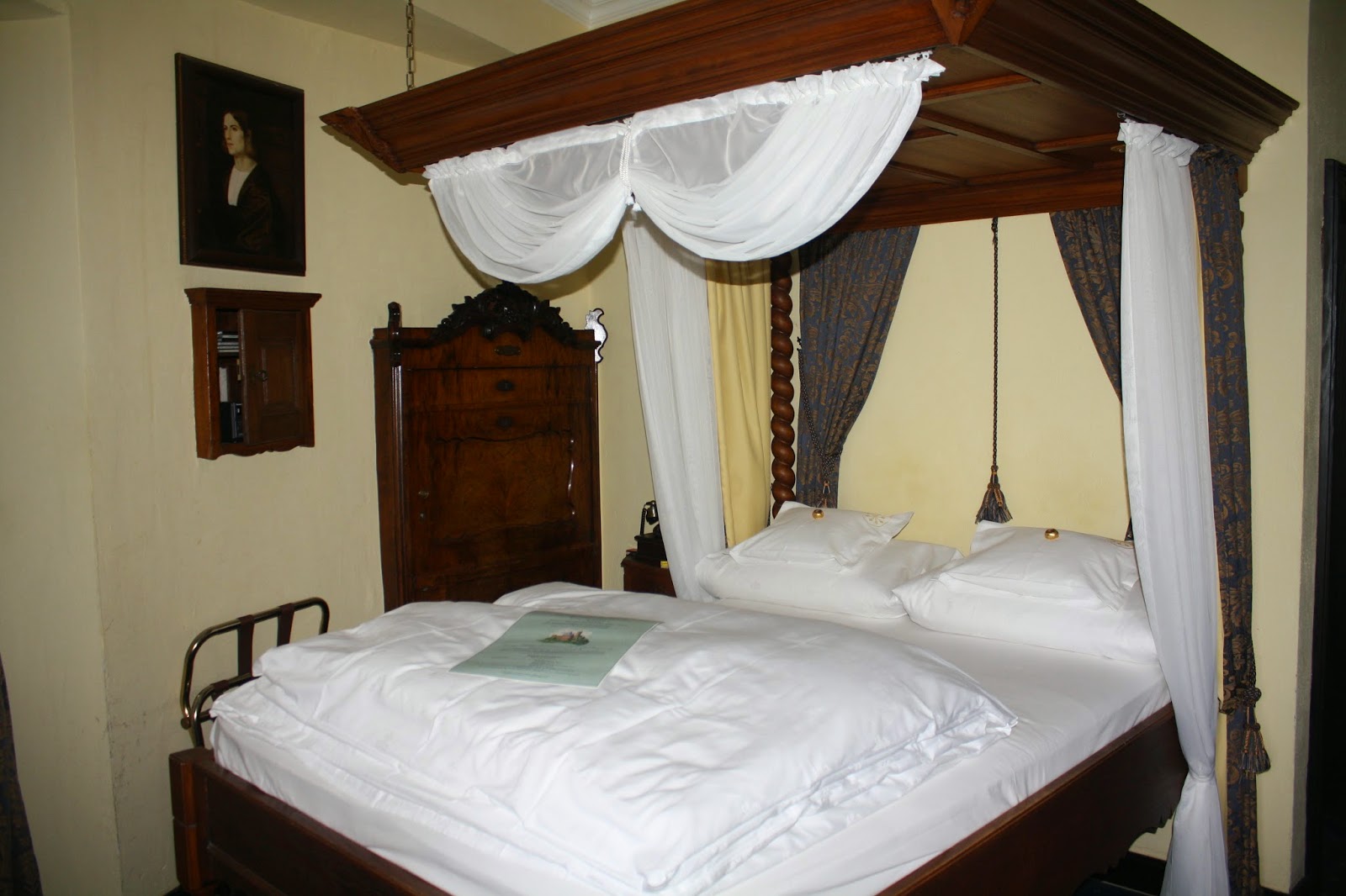 Lace up and Walk A Night in a Castle Auf Schonburg, Oberwesel, Germany