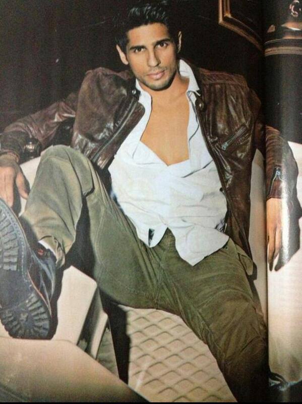 Hot Body Shirtless Indian Bollywood Model & Actor: Siddharth Malhotra