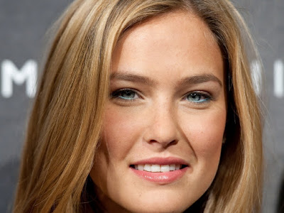 Israeli Model and Occasional Actress Bar Refaeli Wallpapers