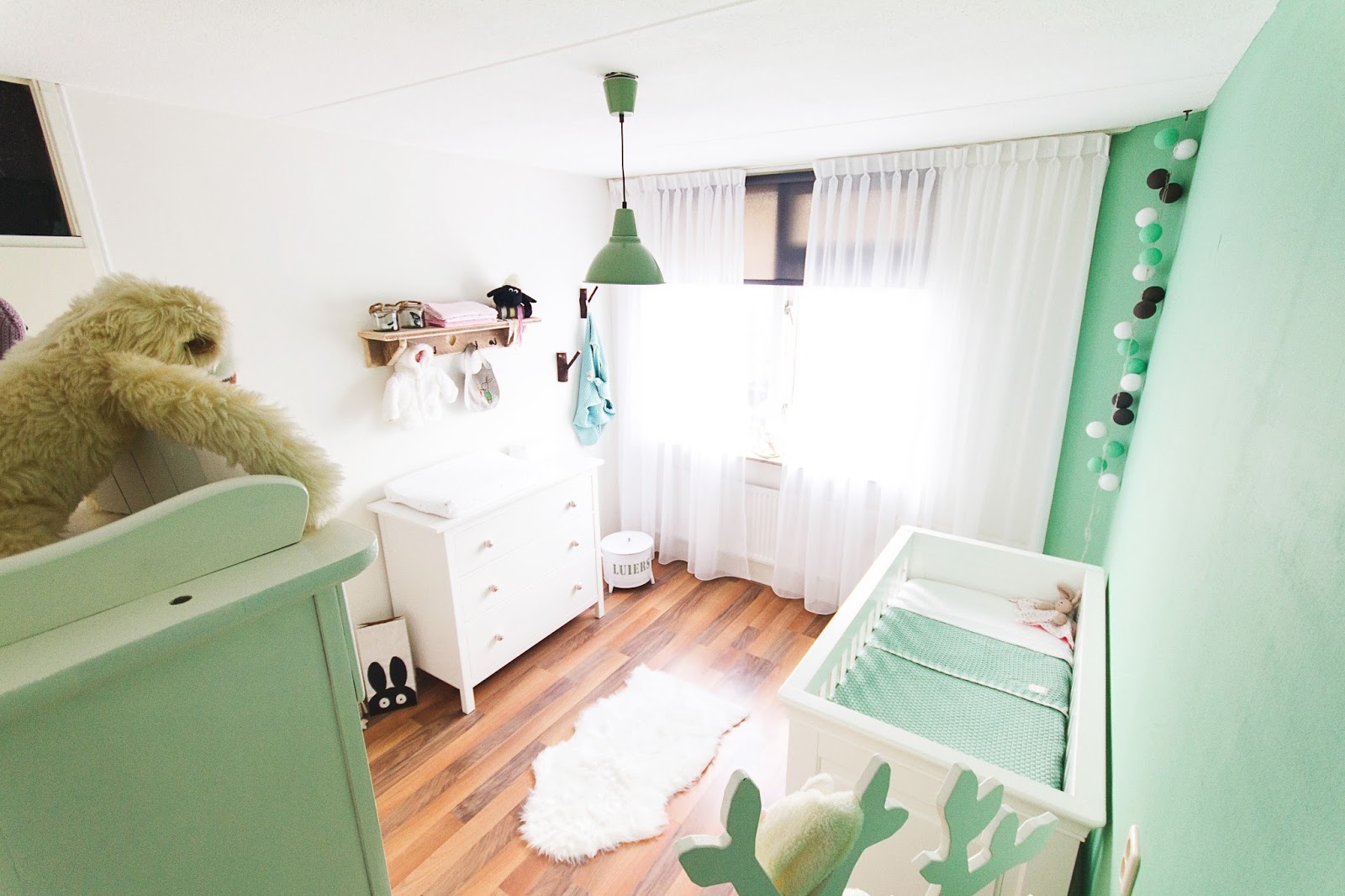 Brenstijl: binnenkijken babykamer marcel & marie