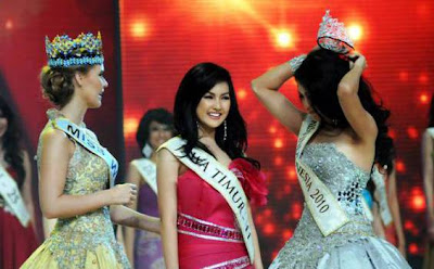 MAHKOTA_NYANGKUT_DIRAMBUT_MISS_INDONESIA_ASTRID_ELLENA_INDRIANA001.JPG