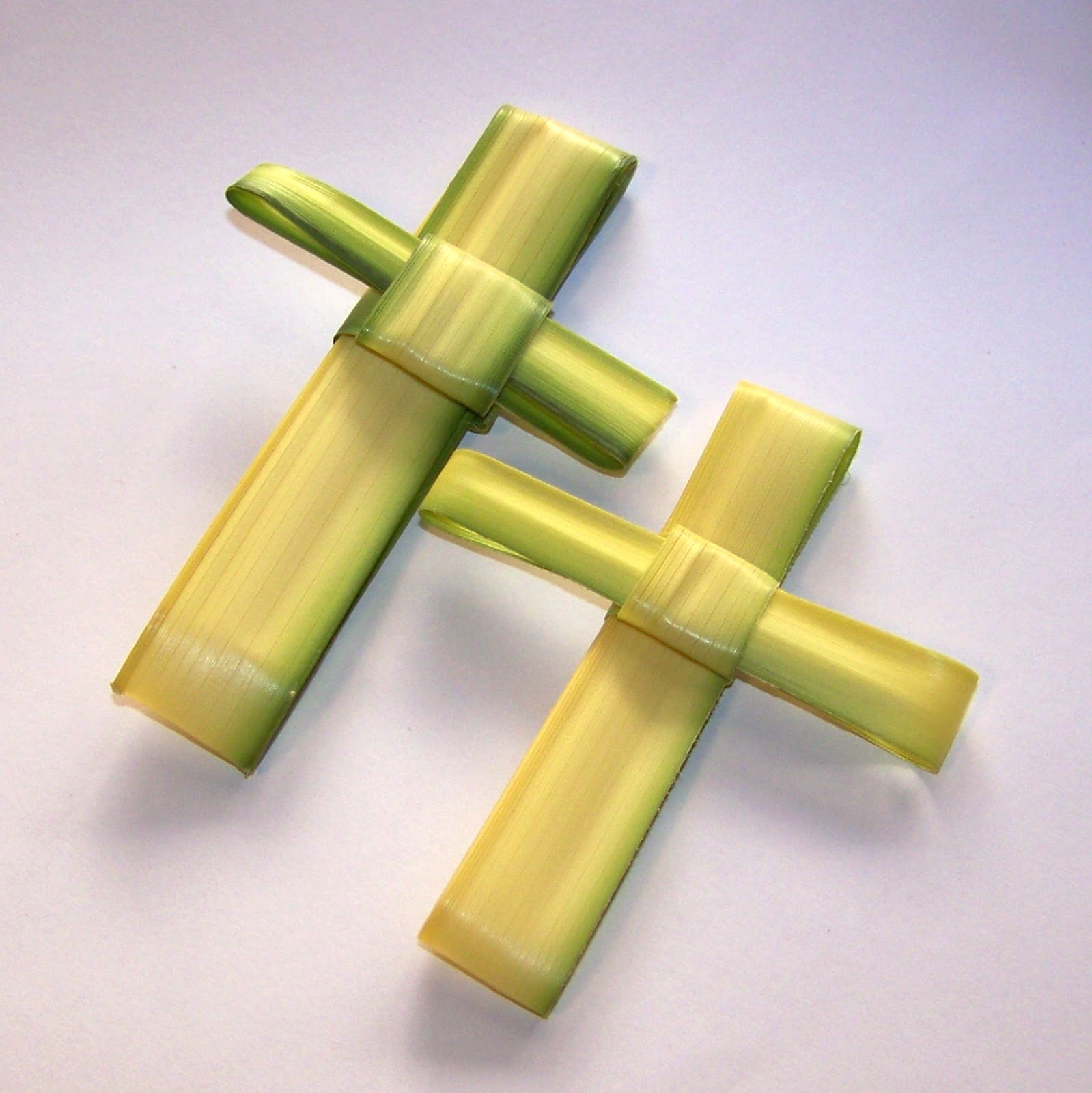 Collection 96+ Pictures How To Make A Braided Cross From Palm Leaves