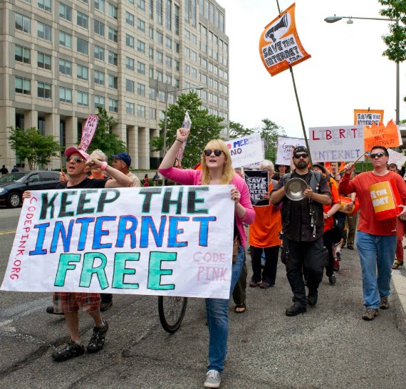 FCC: Θέλει να θεσπίσει με νόμο το ίντερνετ ως κοινωνικό αγαθό