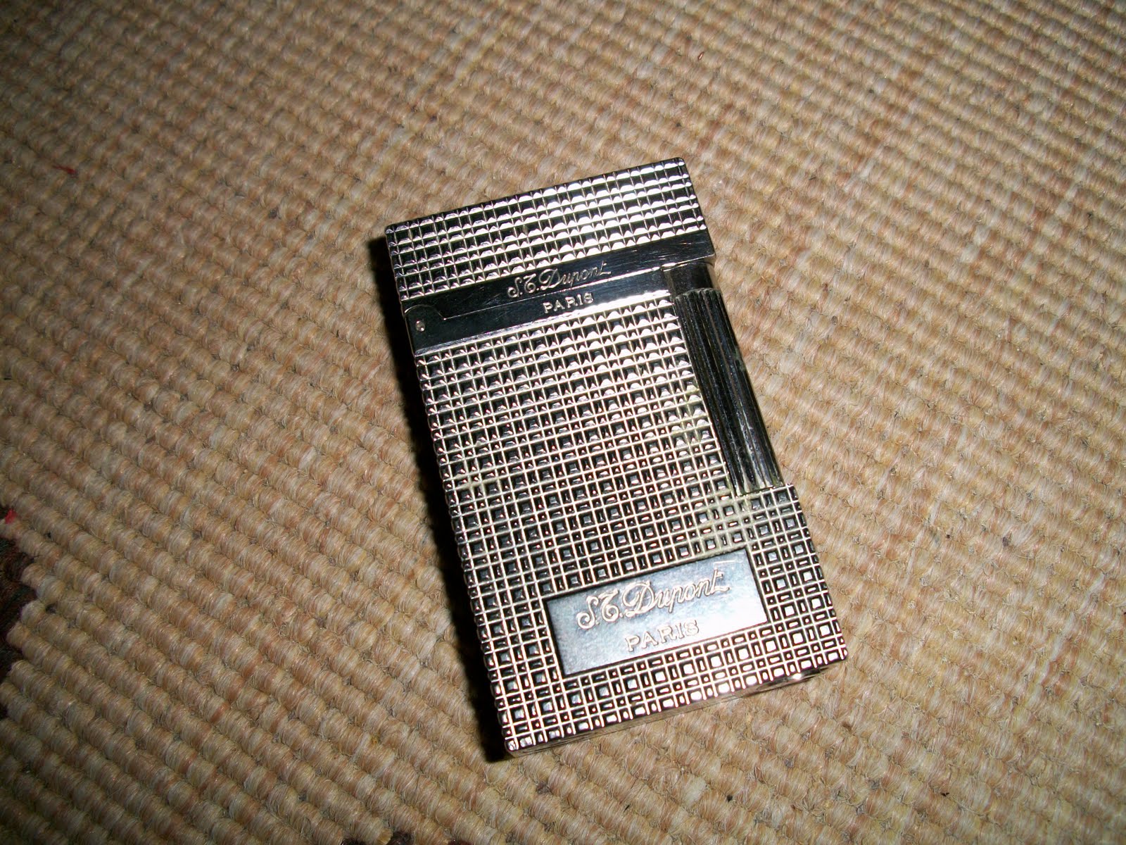collectible items Vintage used St Dupont Lighter (Silver color)