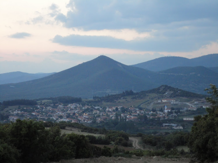 η Νέα  Σάντα   και πισω ο Γκύρναβος