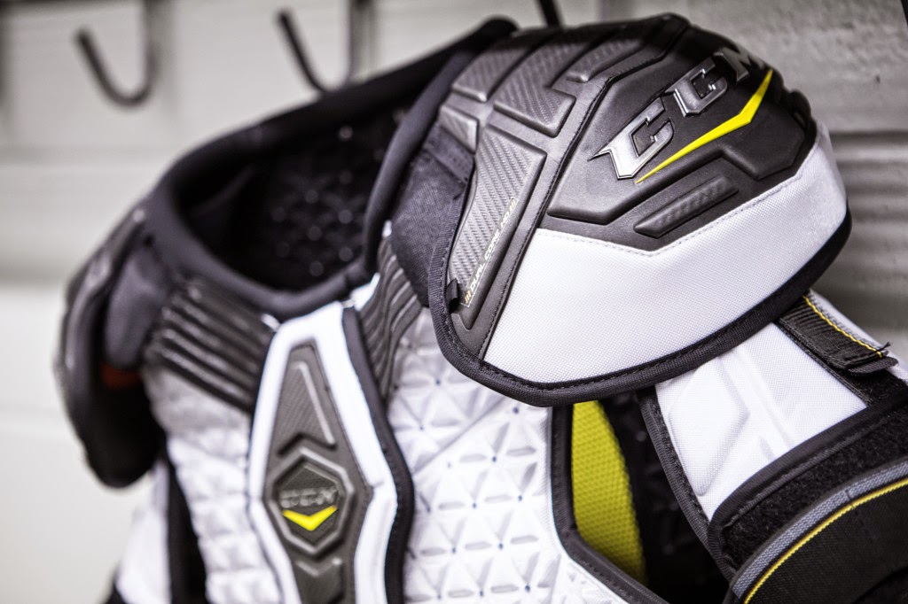 아이스 하키 용품 리뷰 및 경기 정보 새로운 아이스 하키 장비 소식 CCM 보호장비 Ultra Tacks2015년 신제품