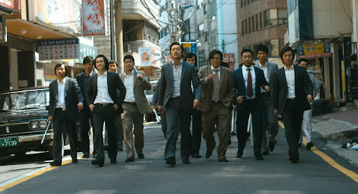 Nameless Gangster • Bumchoiwaui junjaeng • 범죄와의 전쟁 (2012)