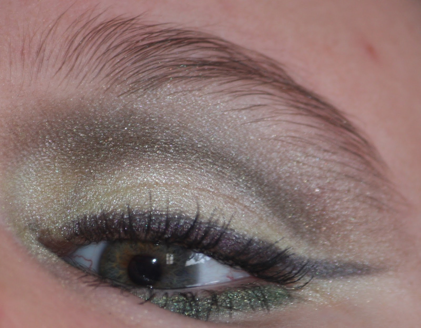 Die Zauberin Zebulon Olive & Sage Green Eye MakeUp