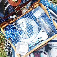 vintage picnic basket, thrifted picnic basket
