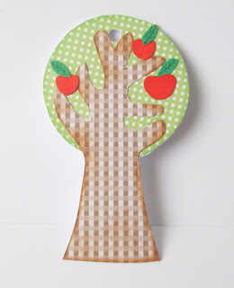 How to make an apple tree gift tag