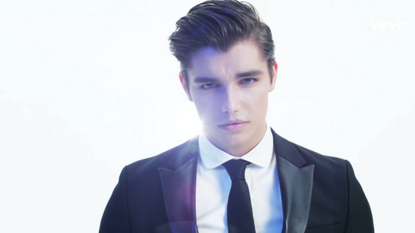 #1 Hits From Another Planet: Anton Ewald - Close Up