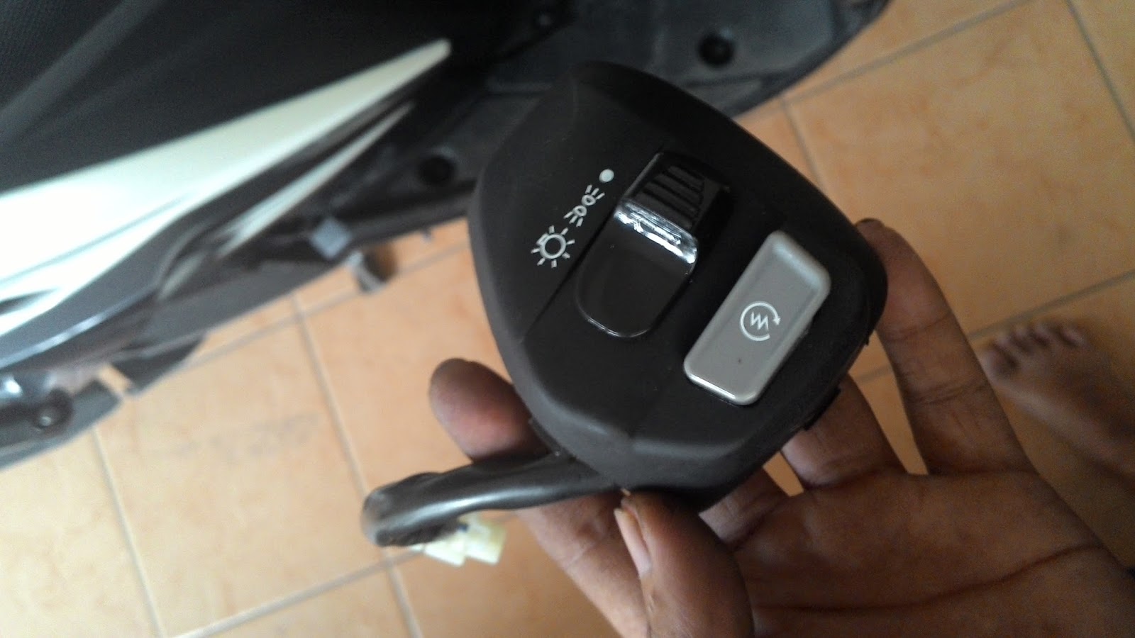 Explorer Pasang Saklar Lampu Motor Matic Eagle Eye Xeon GT 125 Explorer Pasang Saklar Lampu Motor Matic Eagle Eye Xeon GT 125